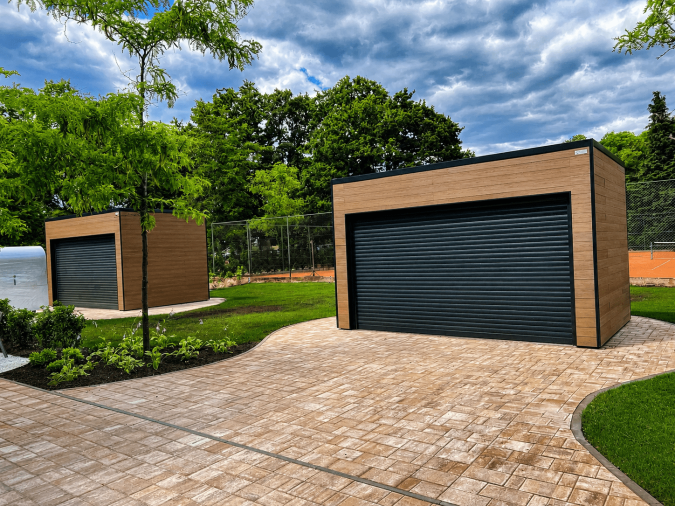 Moderni montažni kiosk s drvenom oblogom dimenzija 4600x2990 mm